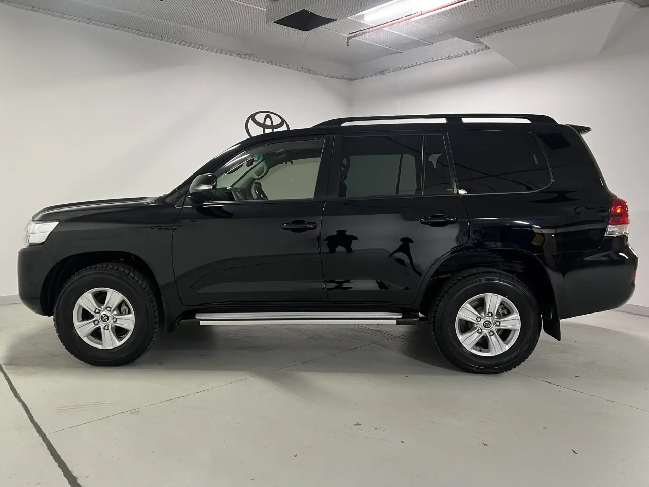 2021 TOYOTA LANDCRUISER Gallery Image 9