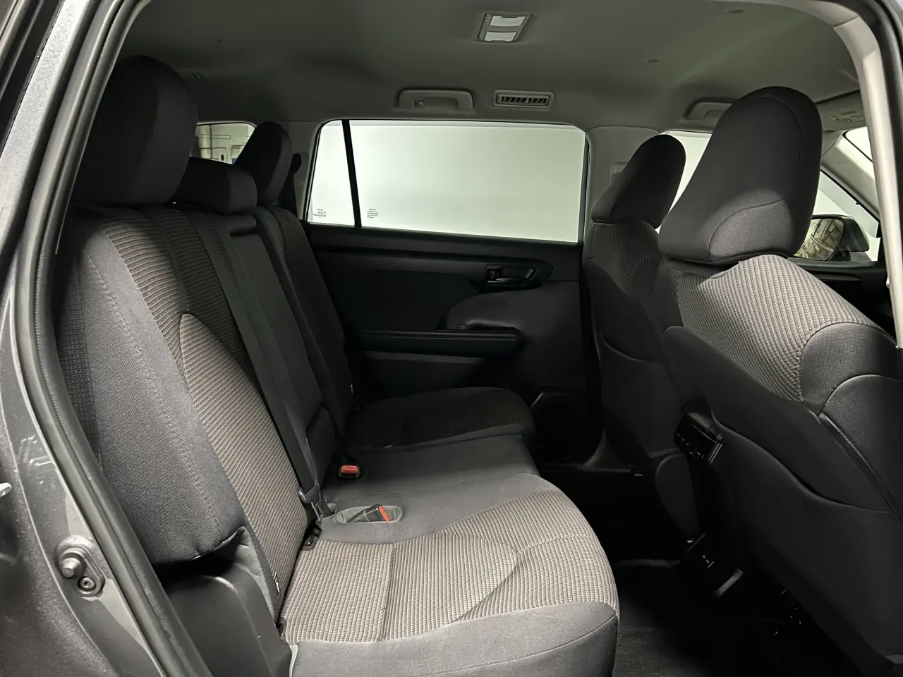 2022 TOYOTA KLUGER Gallery Image 11