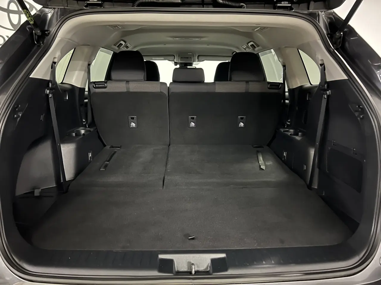 2022 TOYOTA KLUGER Gallery Image 12