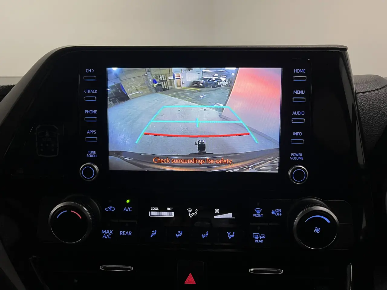 2022 TOYOTA KLUGER Gallery Image 19