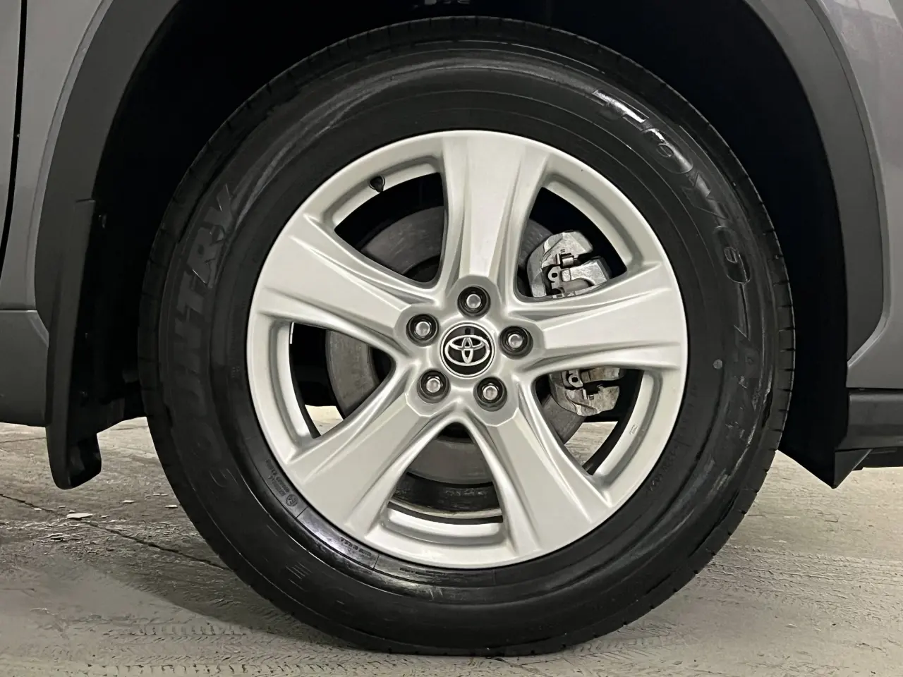 2022 TOYOTA KLUGER Gallery Image 5