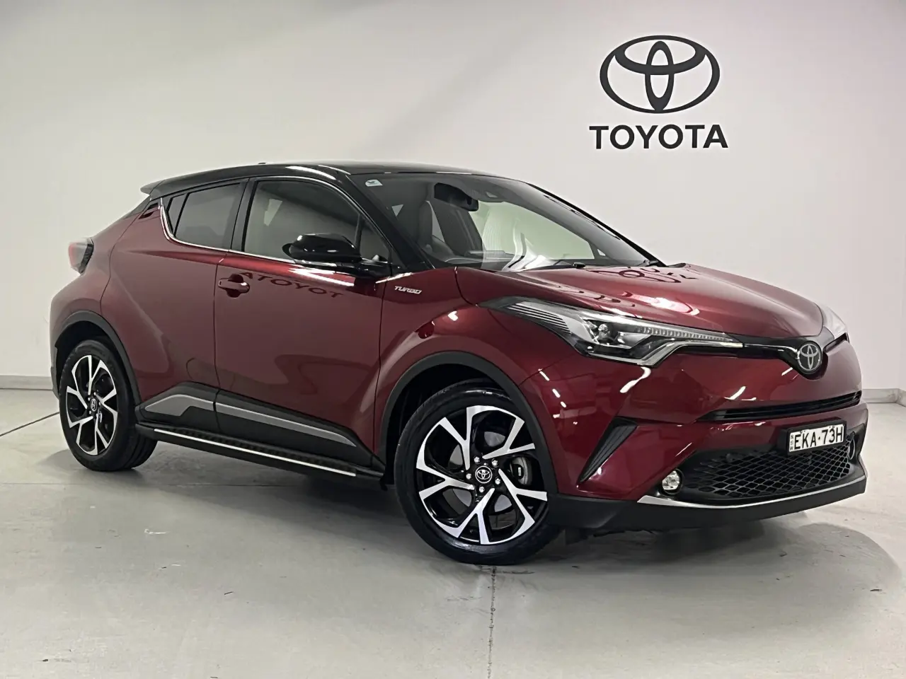 2017 TOYOTA C-HR Gallery Image 1