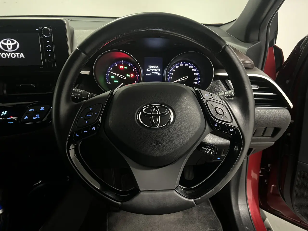 2017 TOYOTA C-HR Gallery Image 16