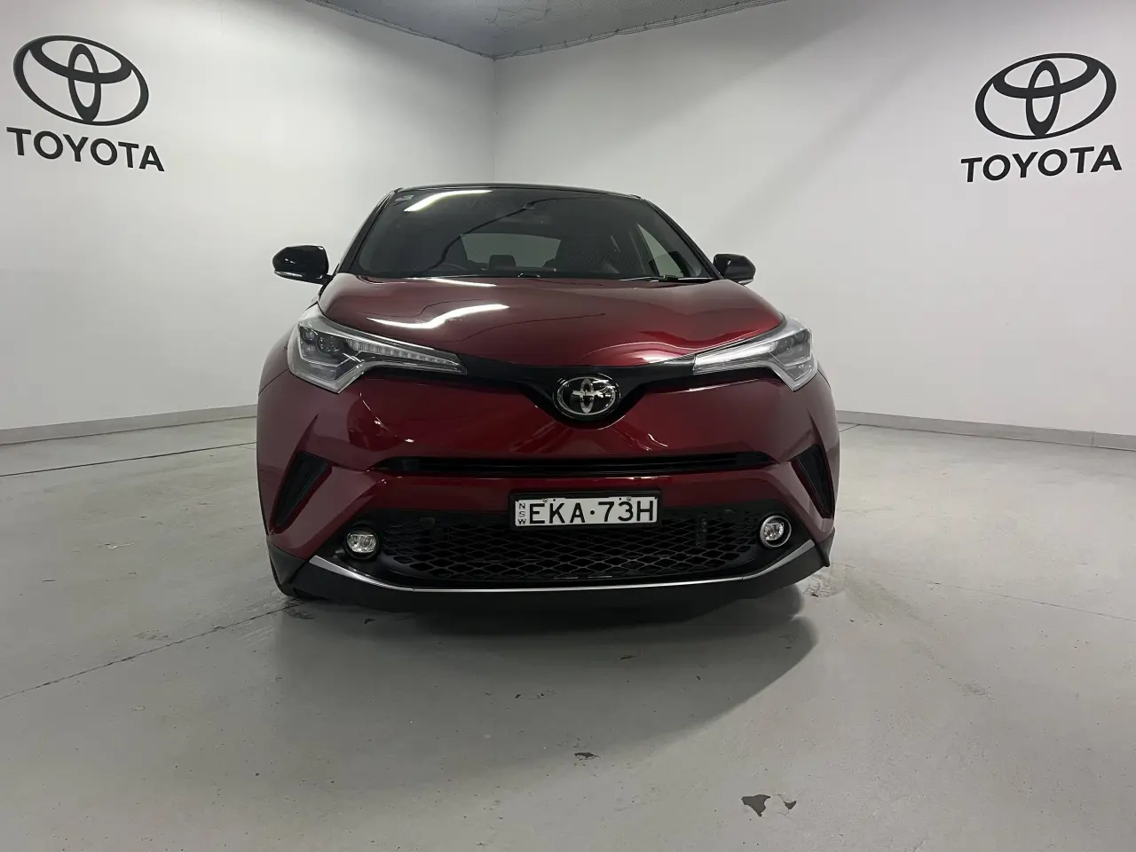 2017 TOYOTA C-HR Gallery Image 2