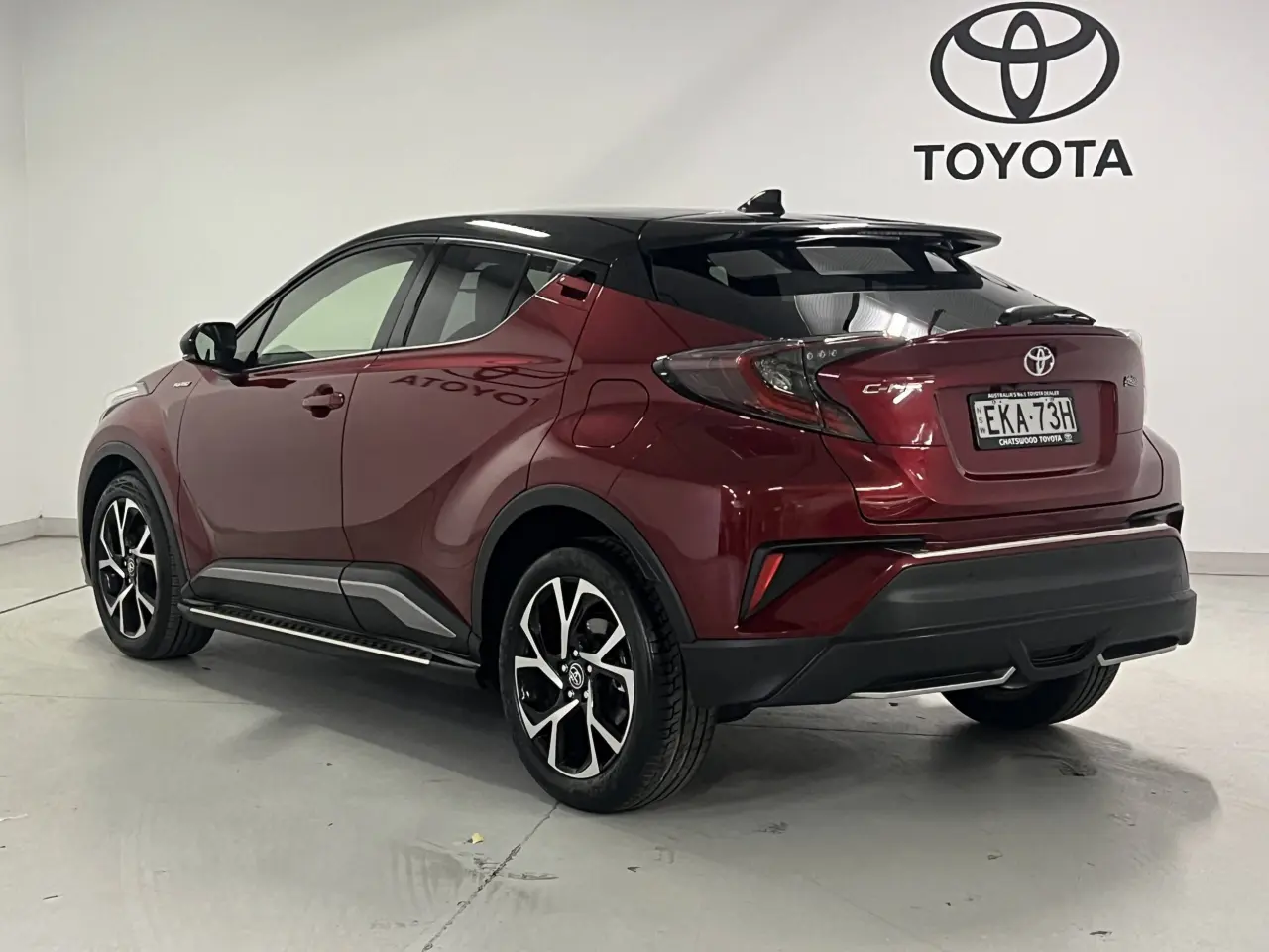 2017 TOYOTA C-HR Gallery Image 8