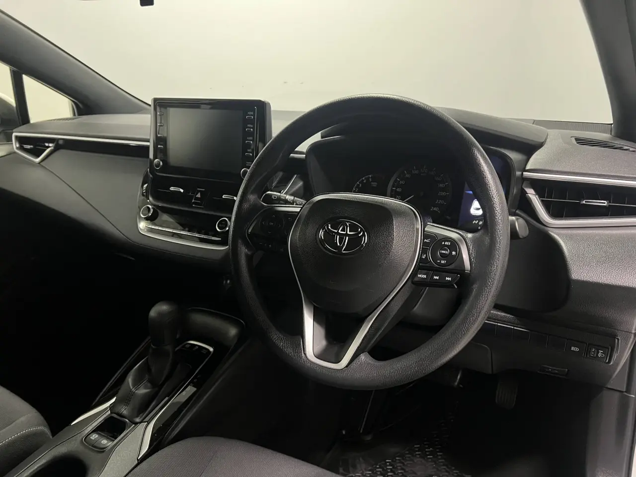2020 TOYOTA COROLLA Gallery Image 10