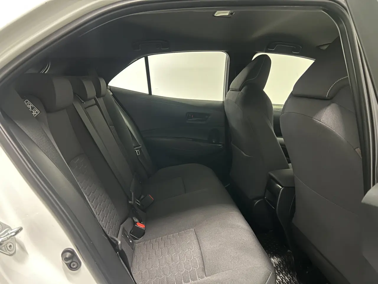 2020 TOYOTA COROLLA Gallery Image 11