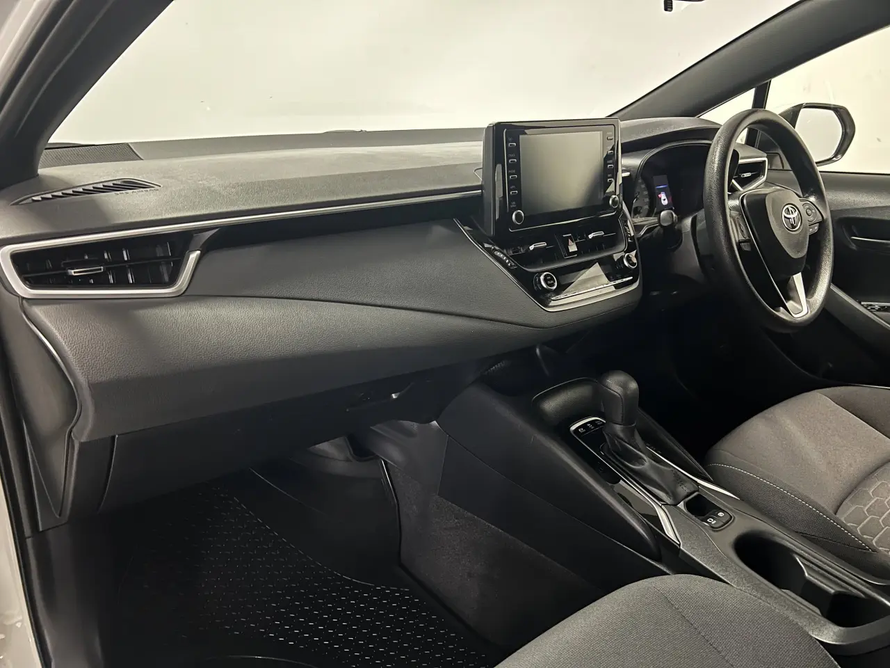 2020 TOYOTA COROLLA Gallery Image 14
