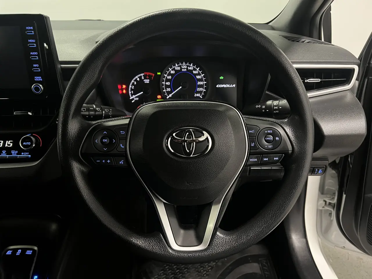 2020 TOYOTA COROLLA Gallery Image 16