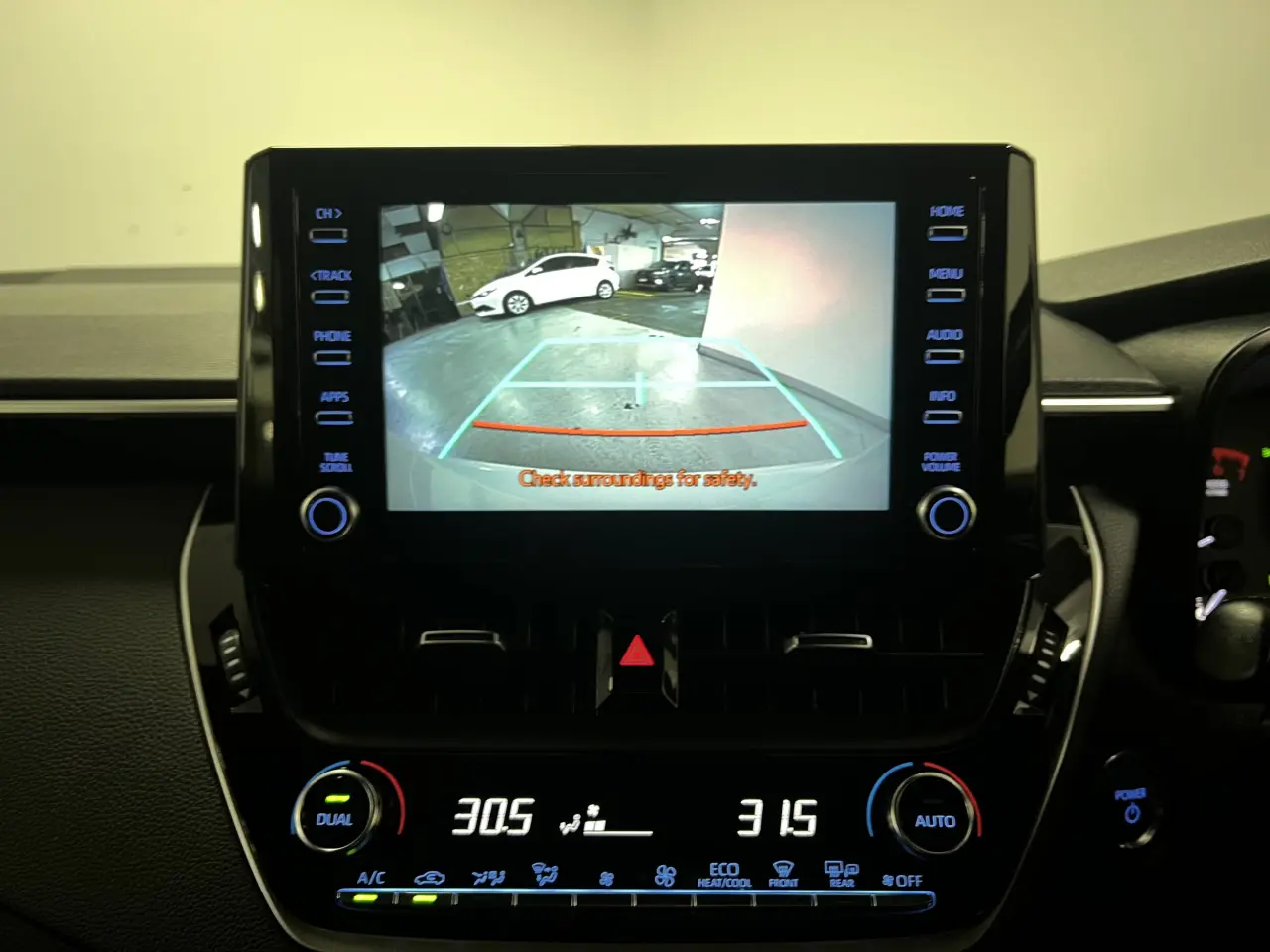 2020 TOYOTA COROLLA Gallery Image 18