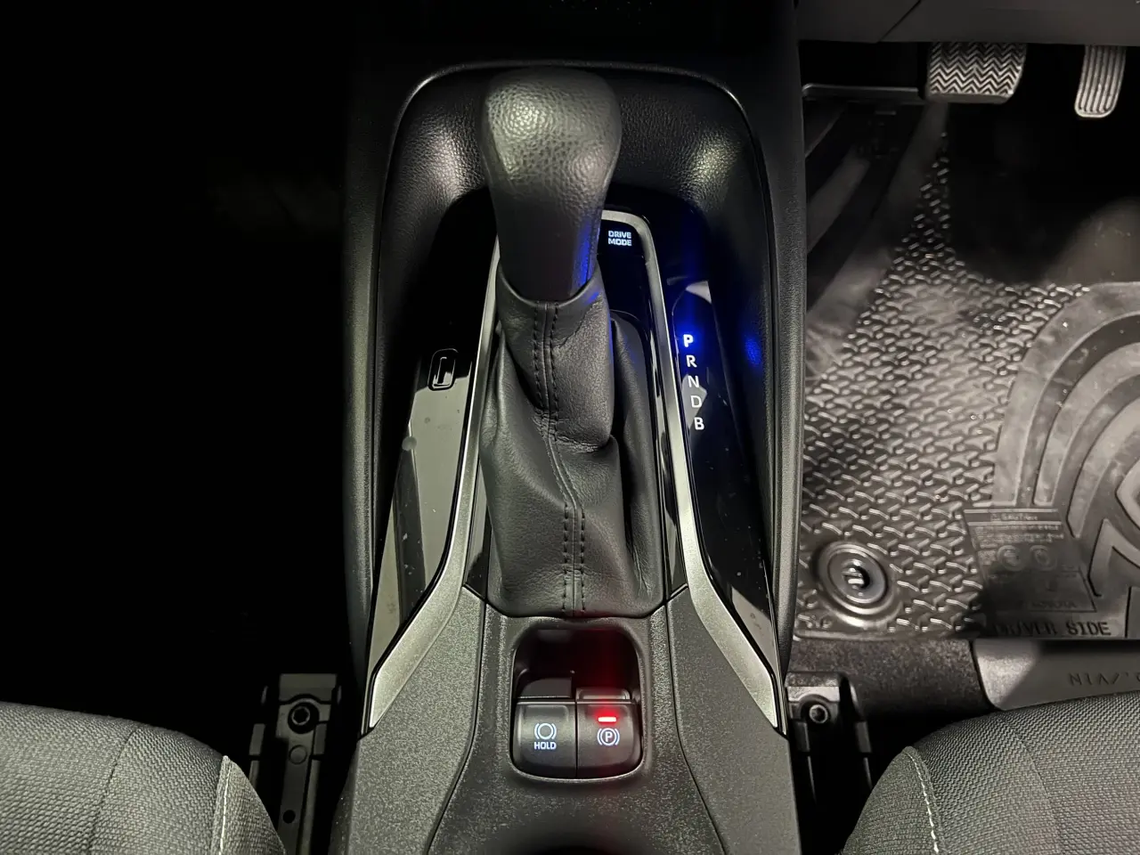 2020 TOYOTA COROLLA Gallery Image 19