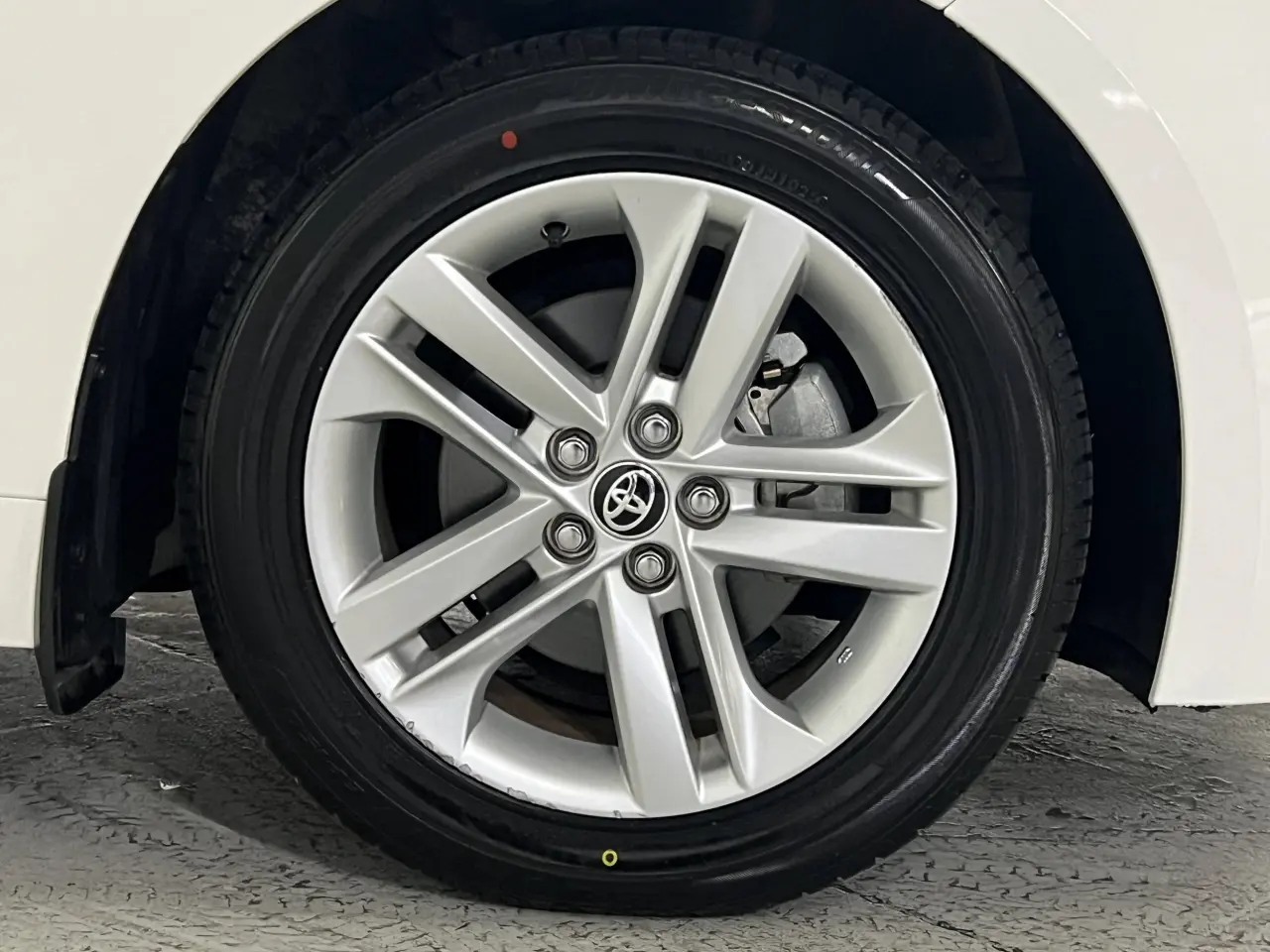 2020 TOYOTA COROLLA Gallery Image 5