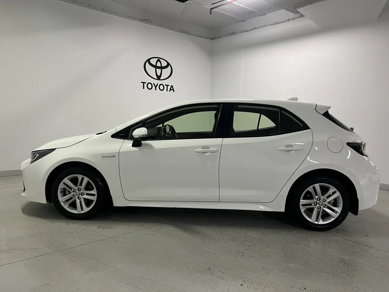 2020 TOYOTA COROLLA Gallery Image 9