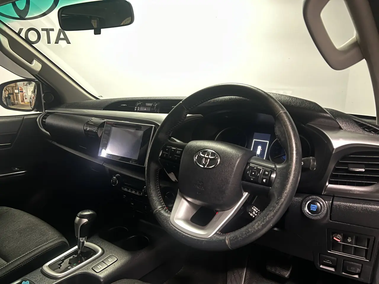 2016 TOYOTA HILUX Gallery Image 10