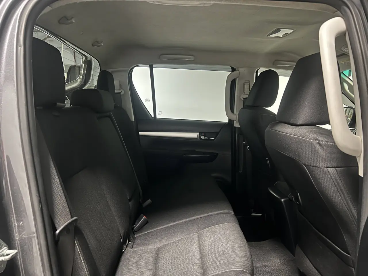 2016 TOYOTA HILUX Gallery Image 11