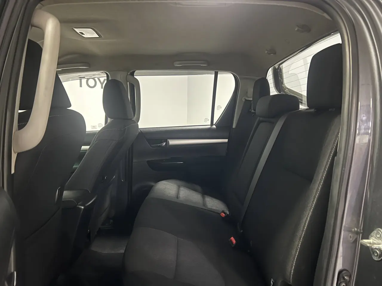 2016 TOYOTA HILUX Gallery Image 14