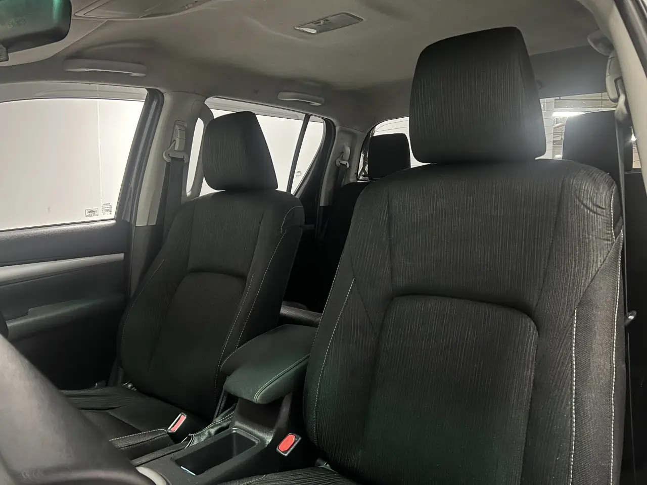 2016 TOYOTA HILUX Gallery Image 16