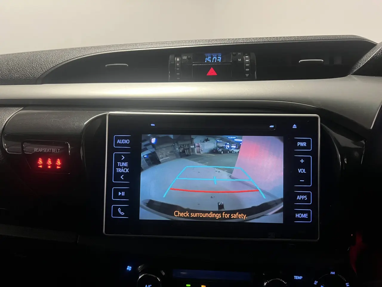 2016 TOYOTA HILUX Gallery Image 19