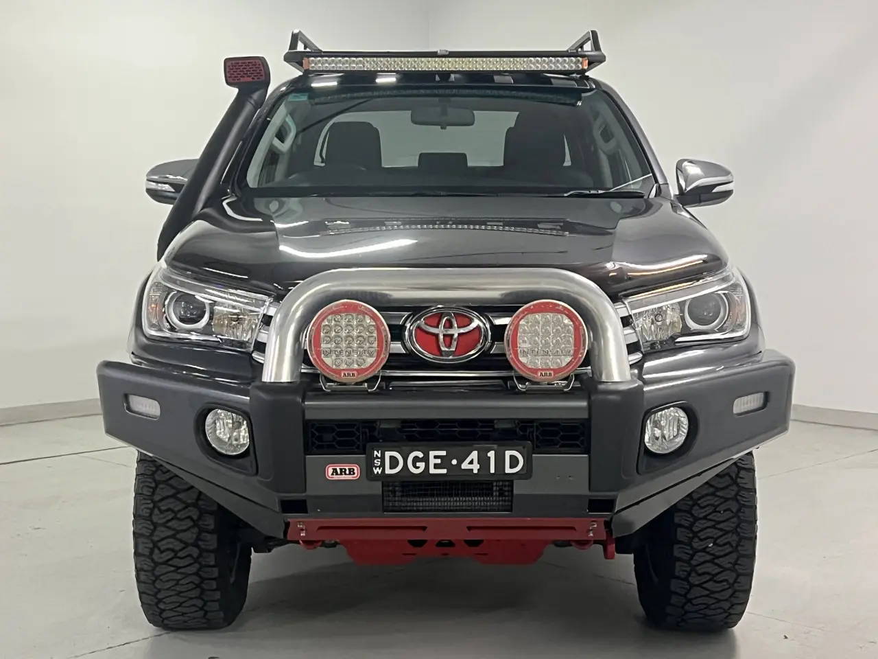 2016 TOYOTA HILUX Gallery Image 3