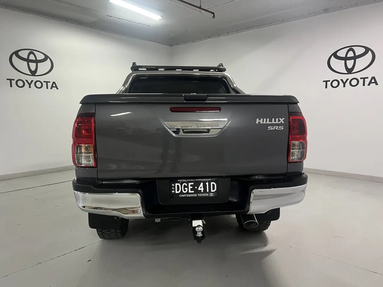 2016 TOYOTA HILUX Gallery Image 6