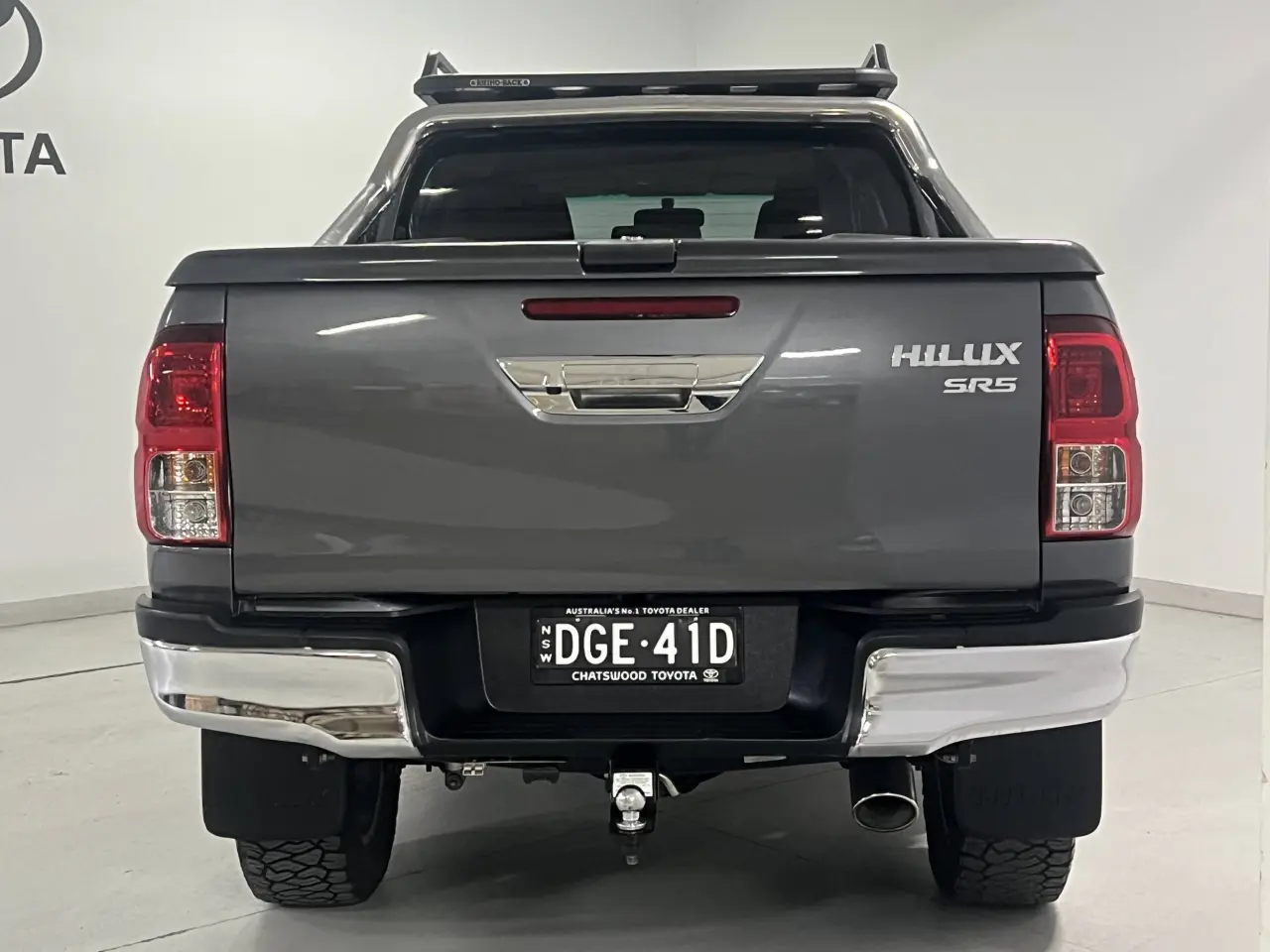 2016 TOYOTA HILUX Gallery Image 7