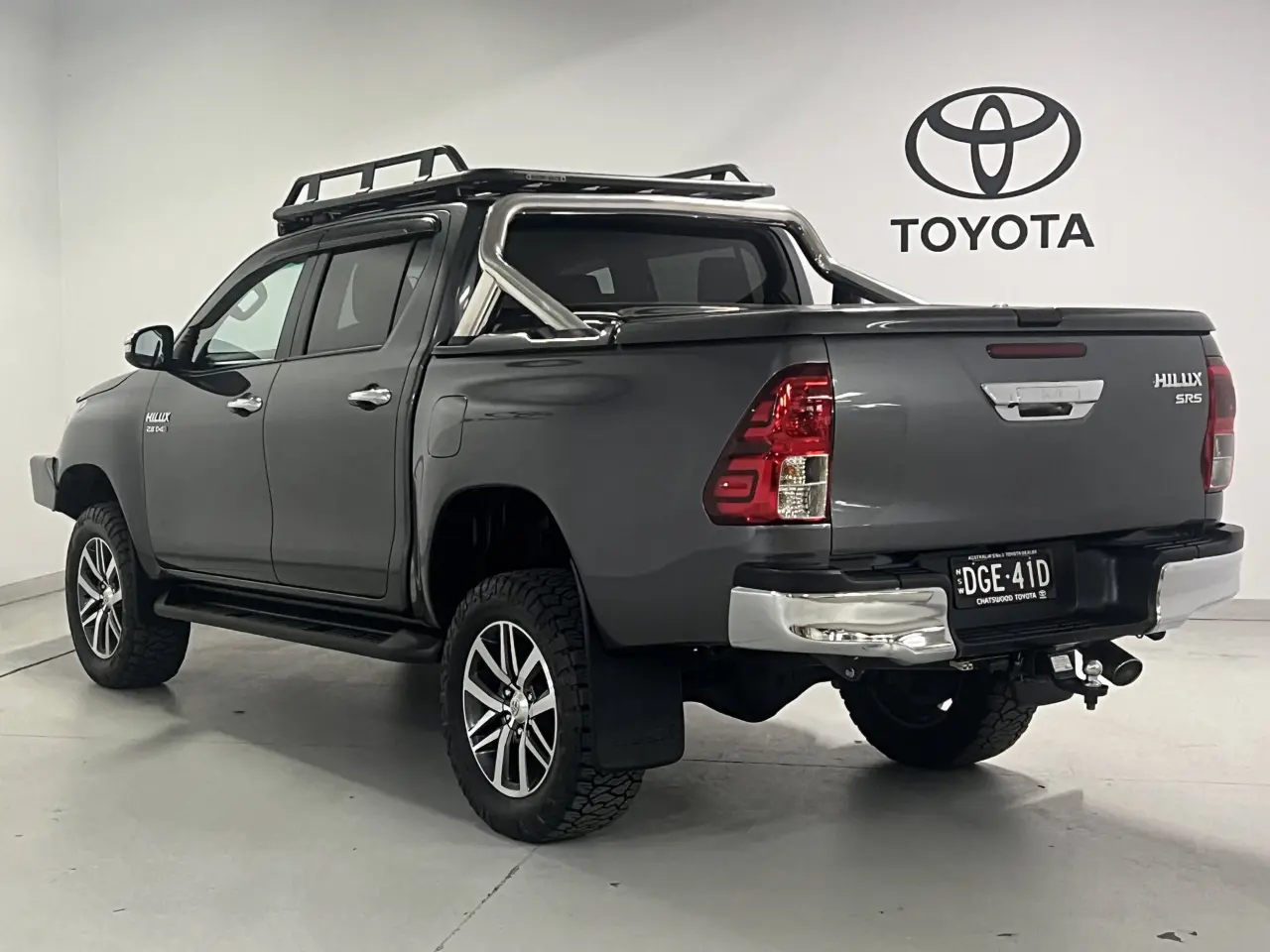 2016 TOYOTA HILUX Gallery Image 8