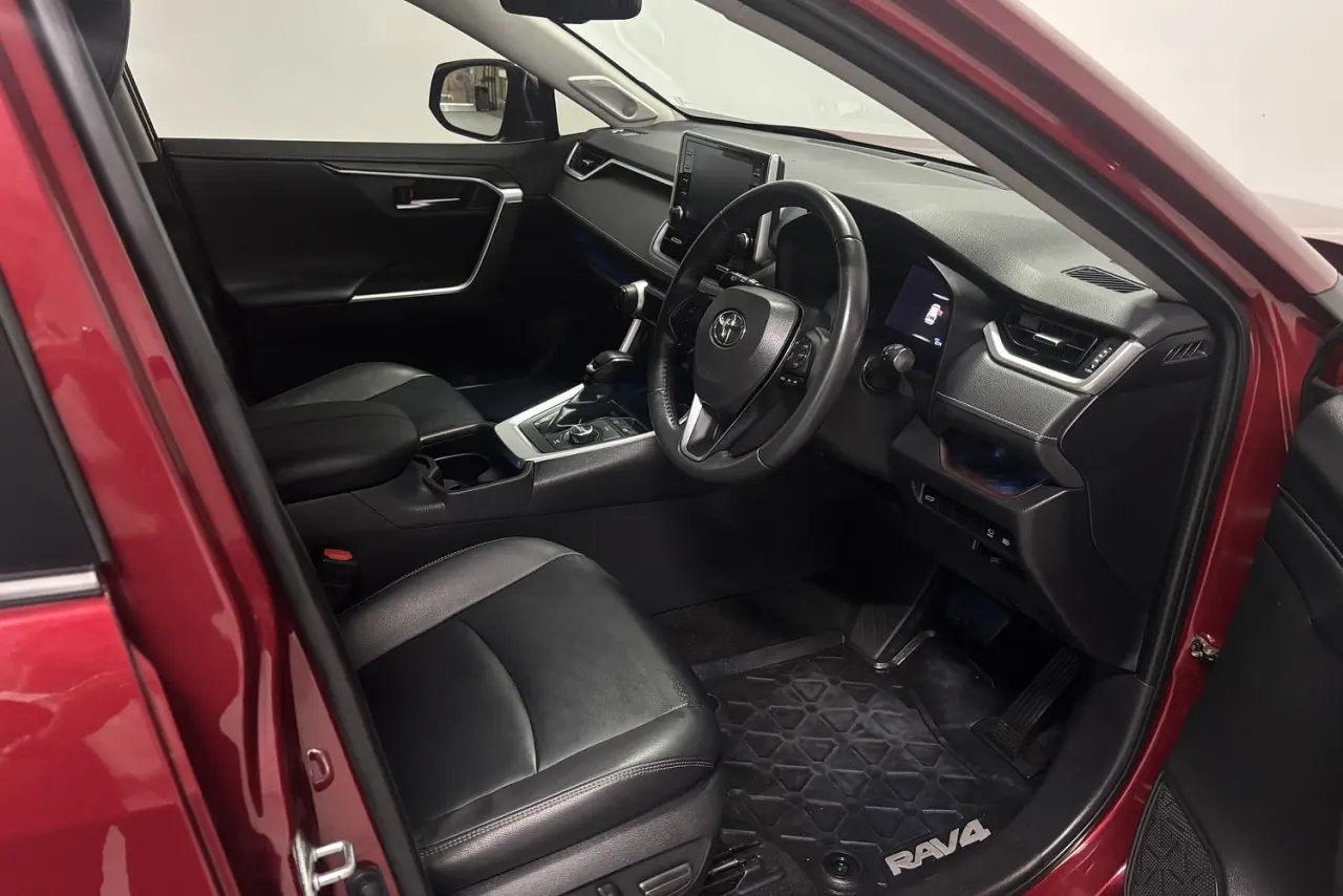 2020 Toyota RAV4 Gallery Image 10