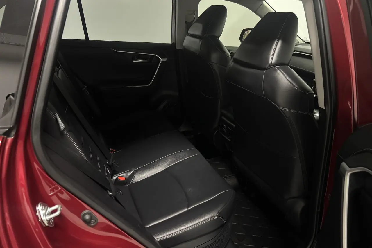 2020 Toyota RAV4 Gallery Image 11