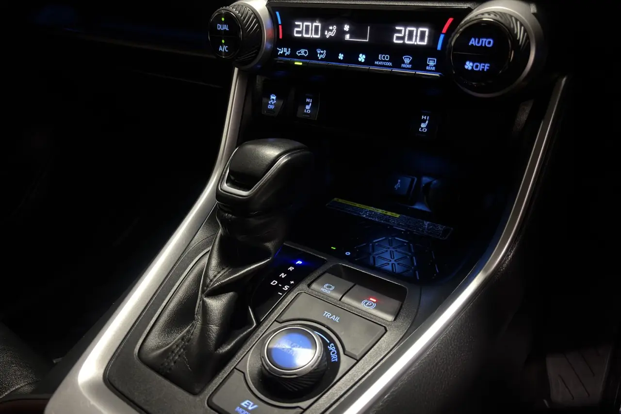 2020 Toyota RAV4 Gallery Image 18