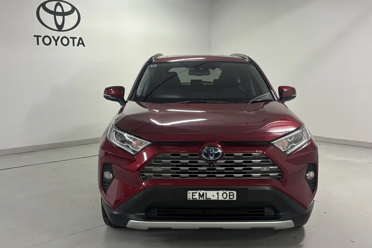 2020 Toyota RAV4 Gallery Image 2