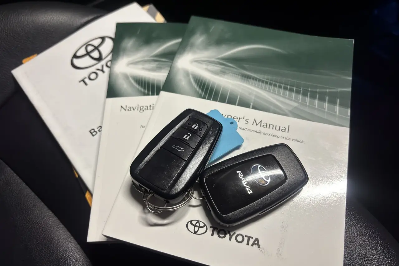 2020 Toyota RAV4 Gallery Image 20