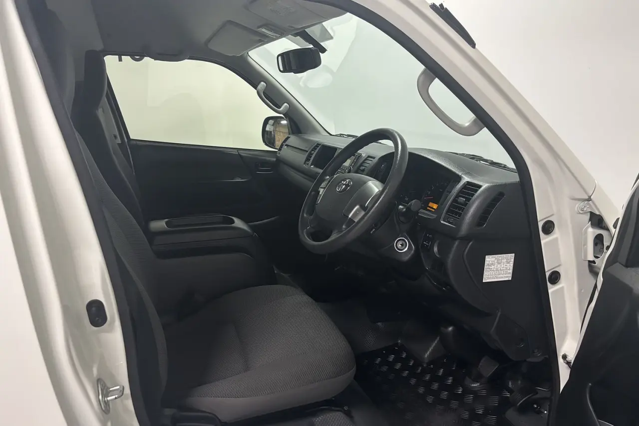2016 Toyota Hiace Gallery Image 12