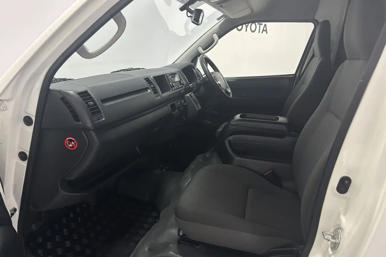 2016 Toyota Hiace Gallery Image 16