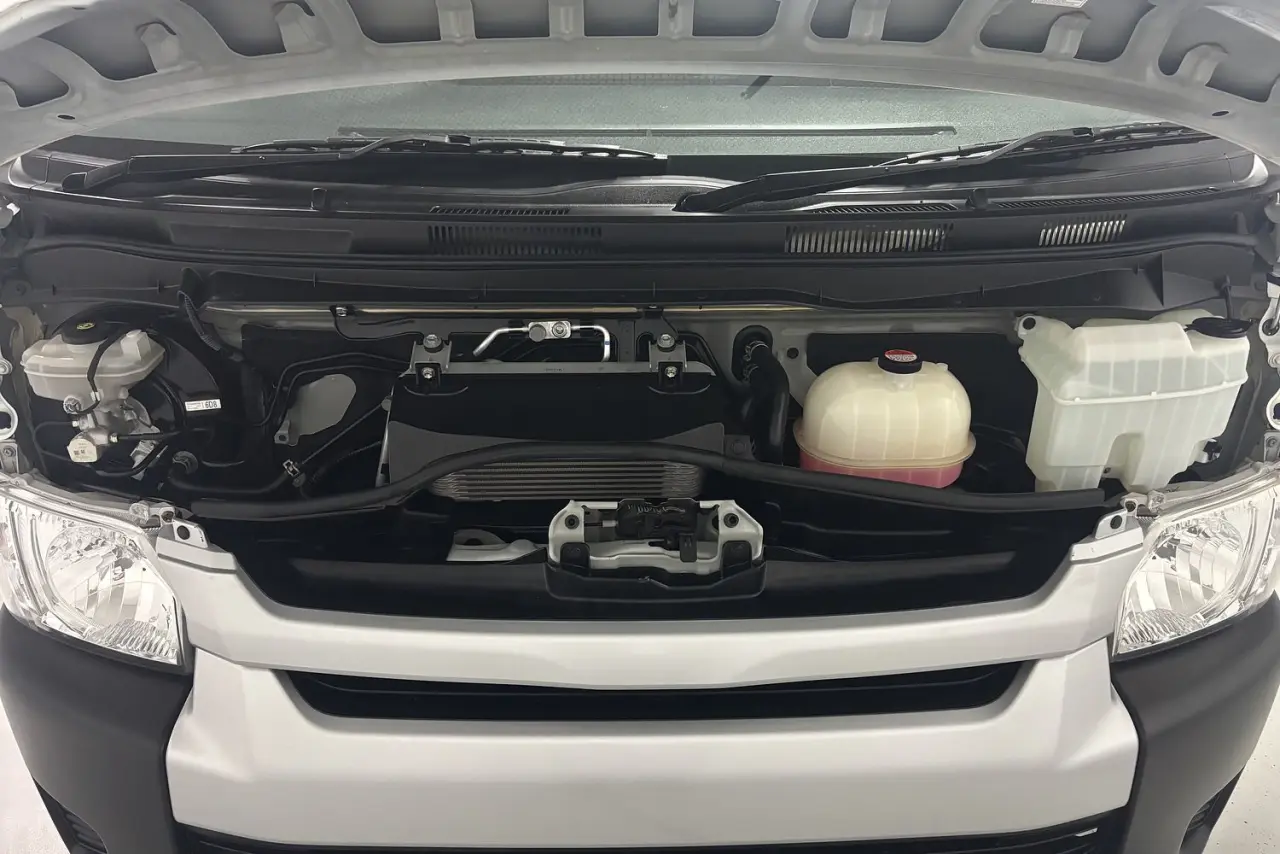 2016 Toyota Hiace Gallery Image 23