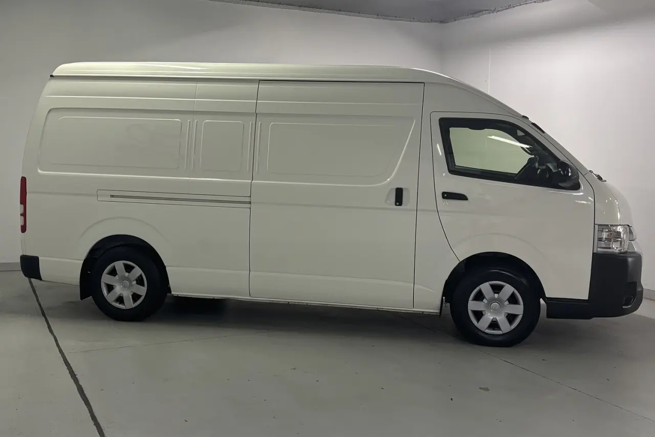 2016 Toyota Hiace Gallery Image 6