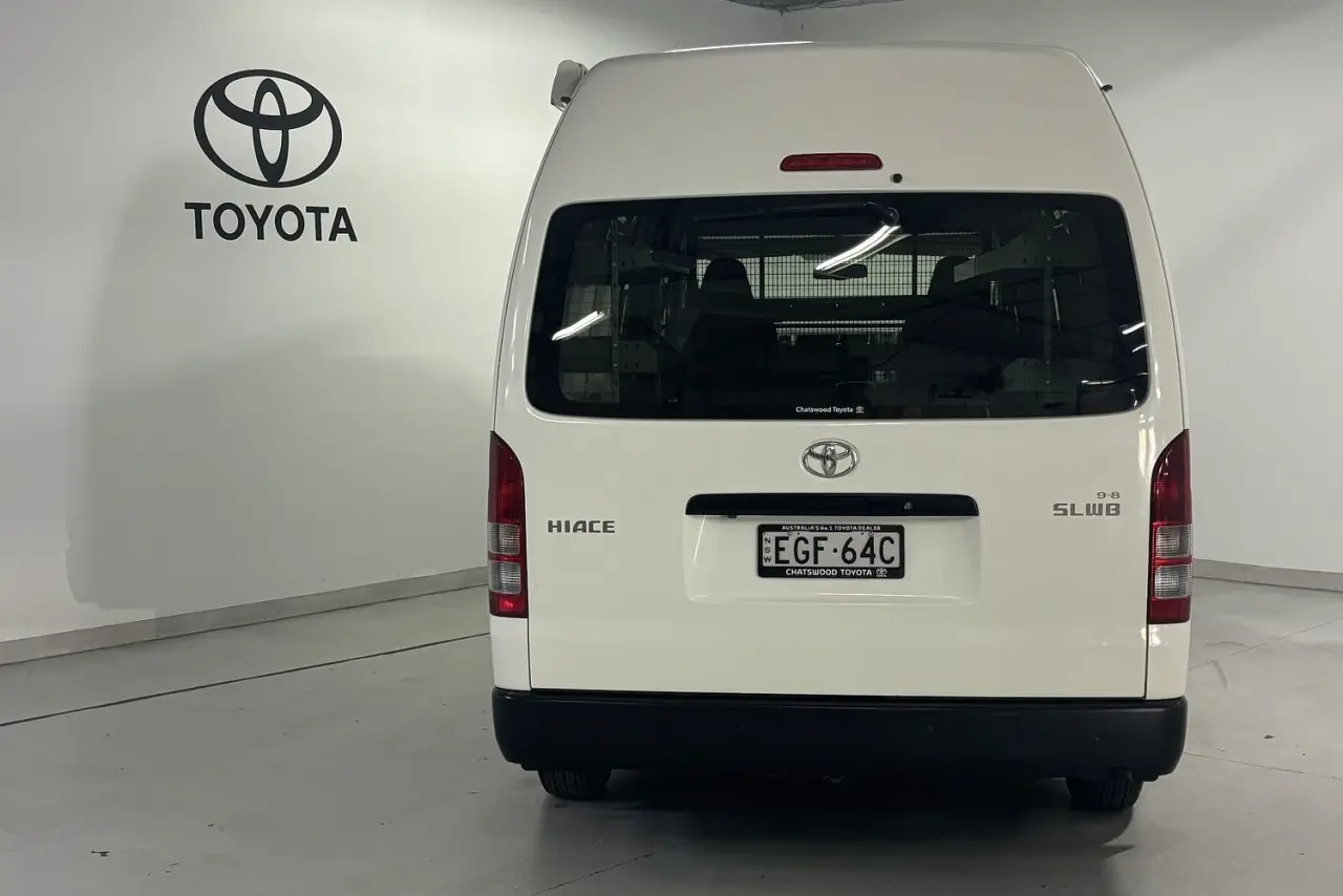 2016 Toyota Hiace Gallery Image 8