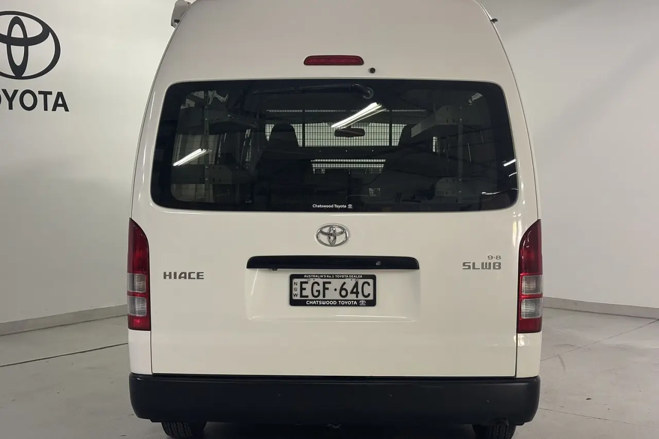 2016 Toyota Hiace Gallery Image 9