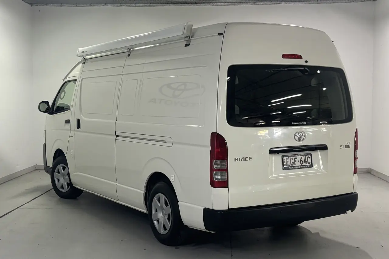 2016 Toyota Hiace Gallery Image 10