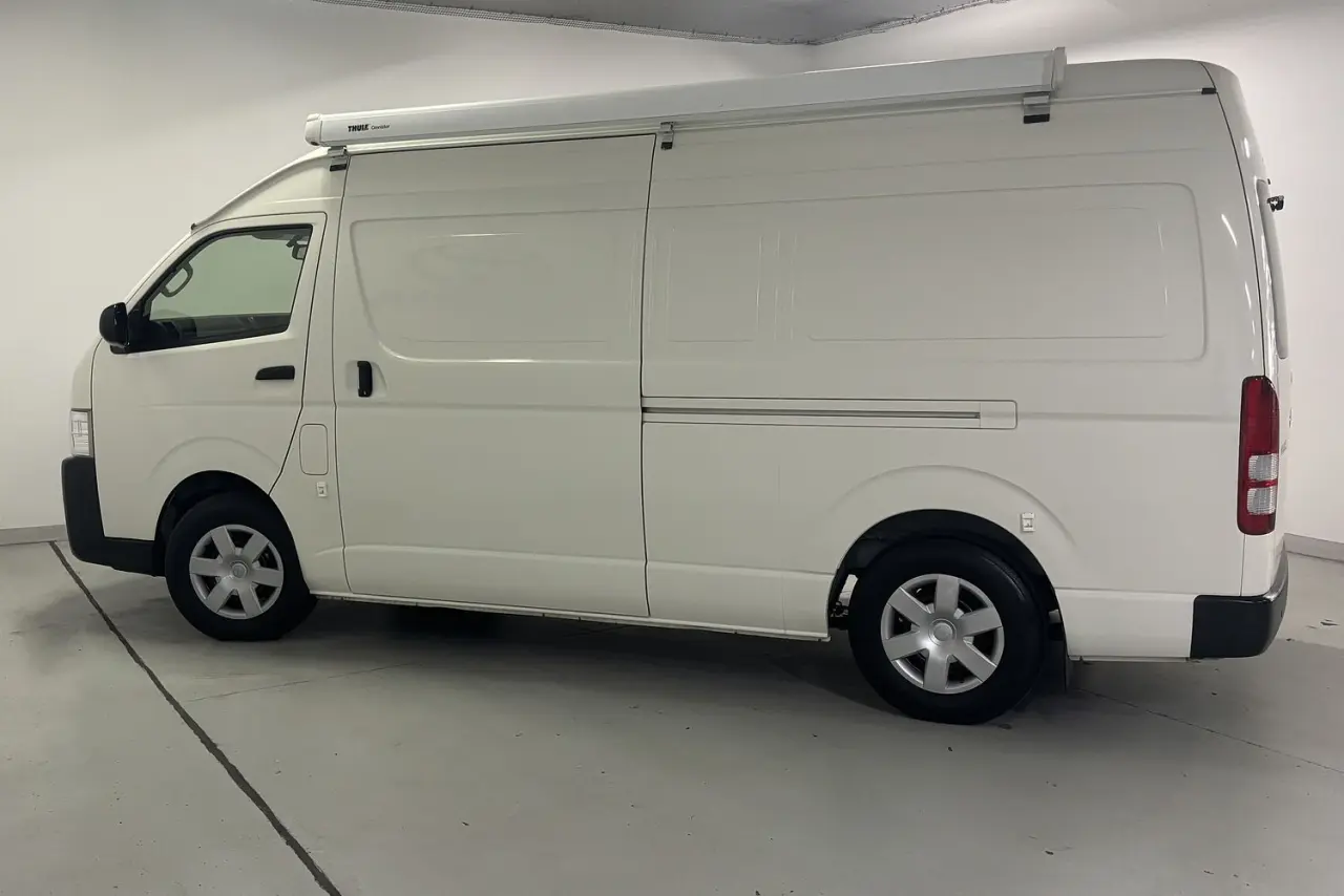 2016 Toyota Hiace Gallery Image 11