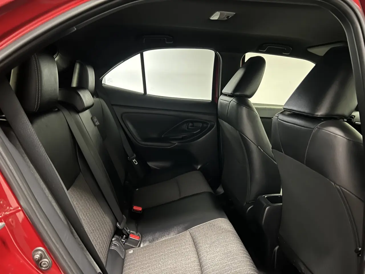 2022 TOYOTA YARIS CROSS HYBRID Gallery Image 11