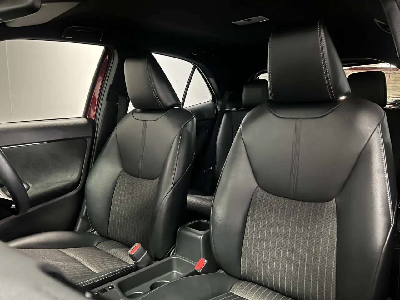2022 TOYOTA YARIS CROSS HYBRID Gallery Image 15