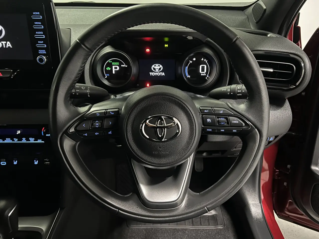 2022 TOYOTA YARIS CROSS HYBRID Gallery Image 16
