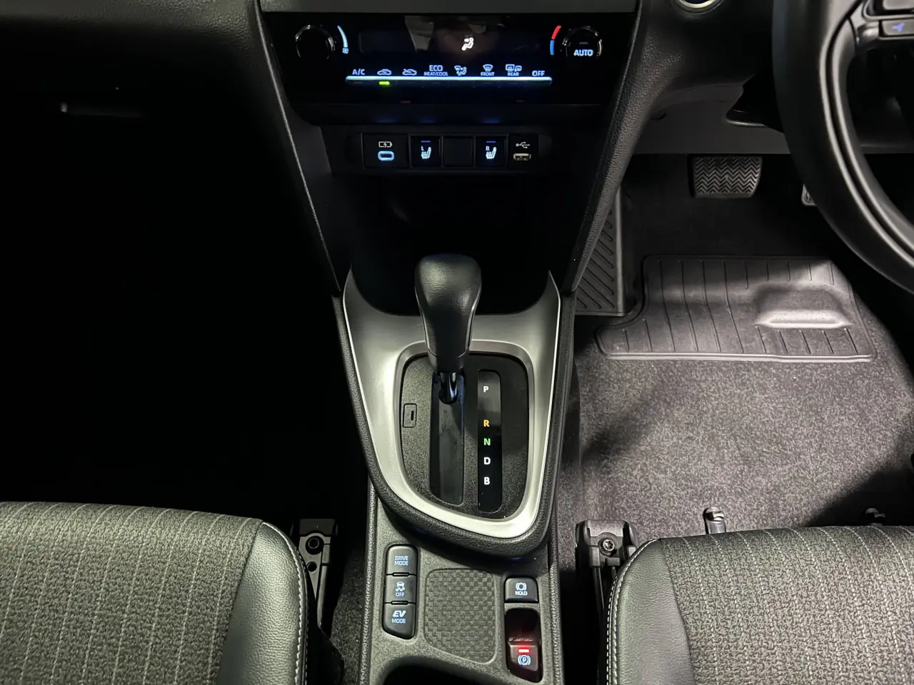 2022 TOYOTA YARIS CROSS HYBRID Gallery Image 20