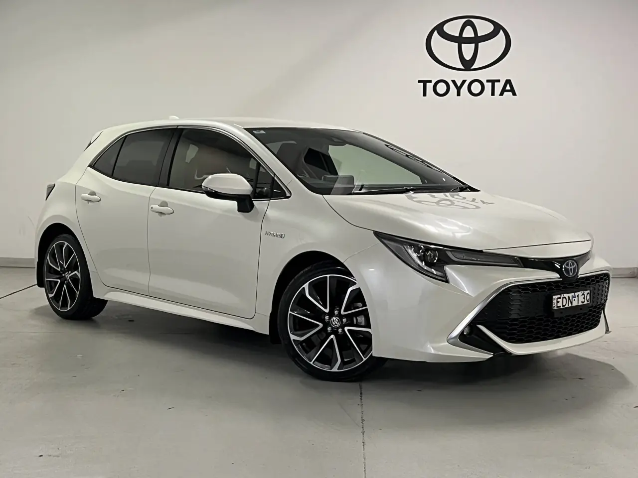 2019 TOYOTA COROLLA Gallery Image 1