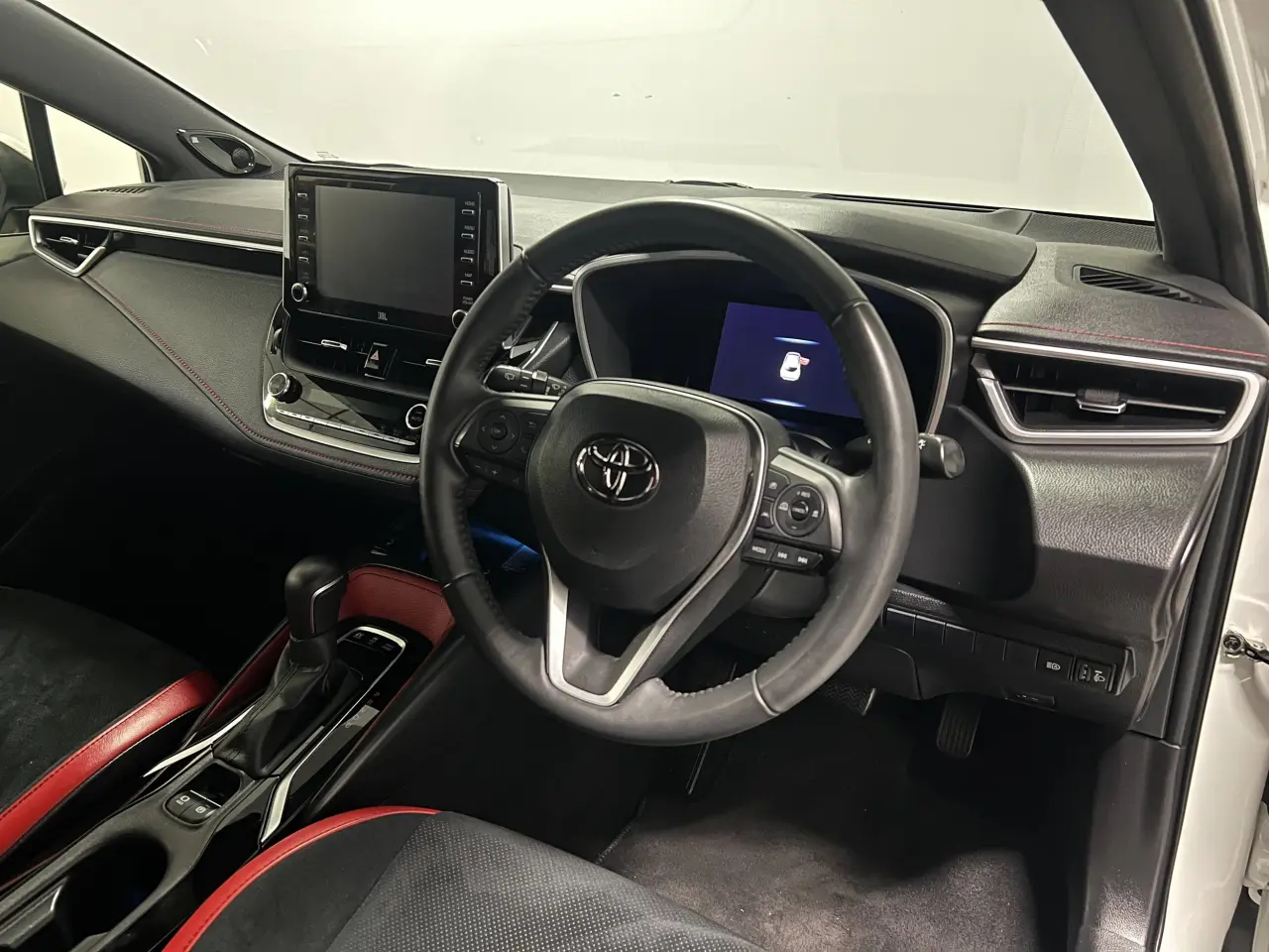 2019 TOYOTA COROLLA Gallery Image 10