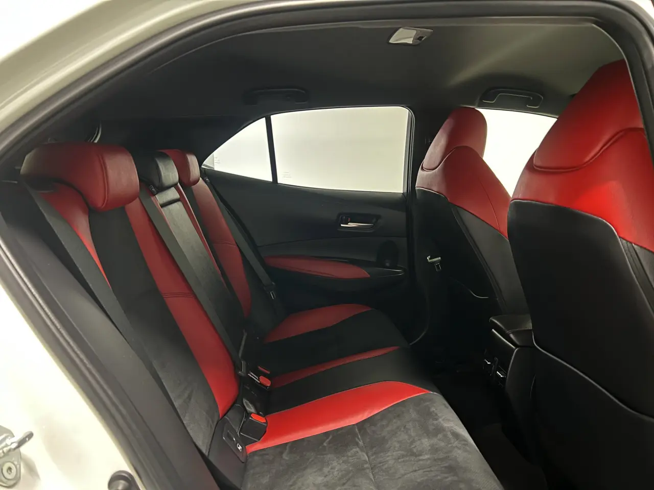 2019 TOYOTA COROLLA Gallery Image 11