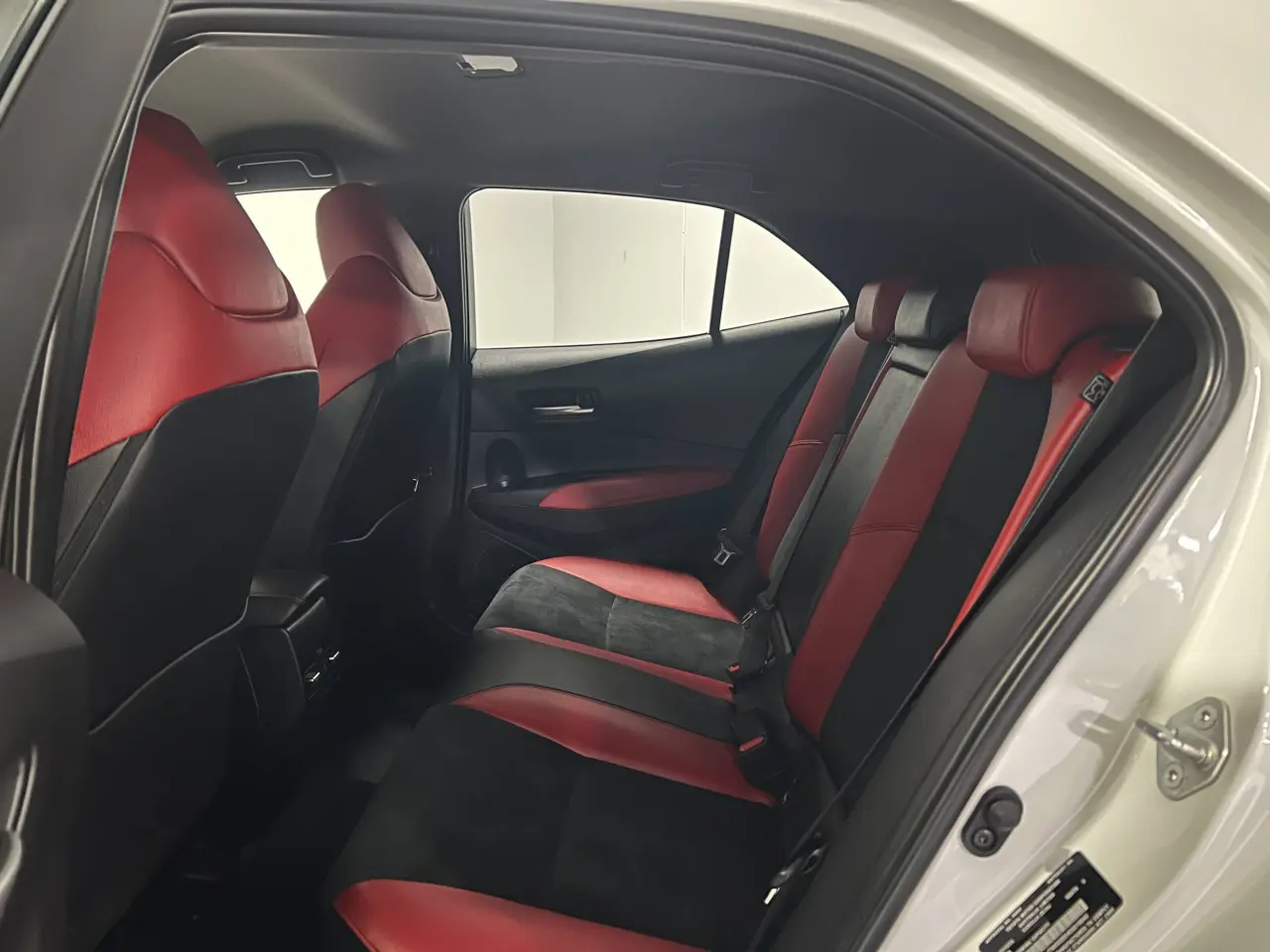 2019 TOYOTA COROLLA Gallery Image 13
