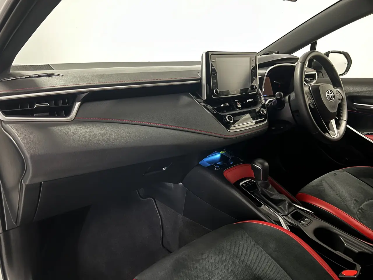 2019 TOYOTA COROLLA Gallery Image 14