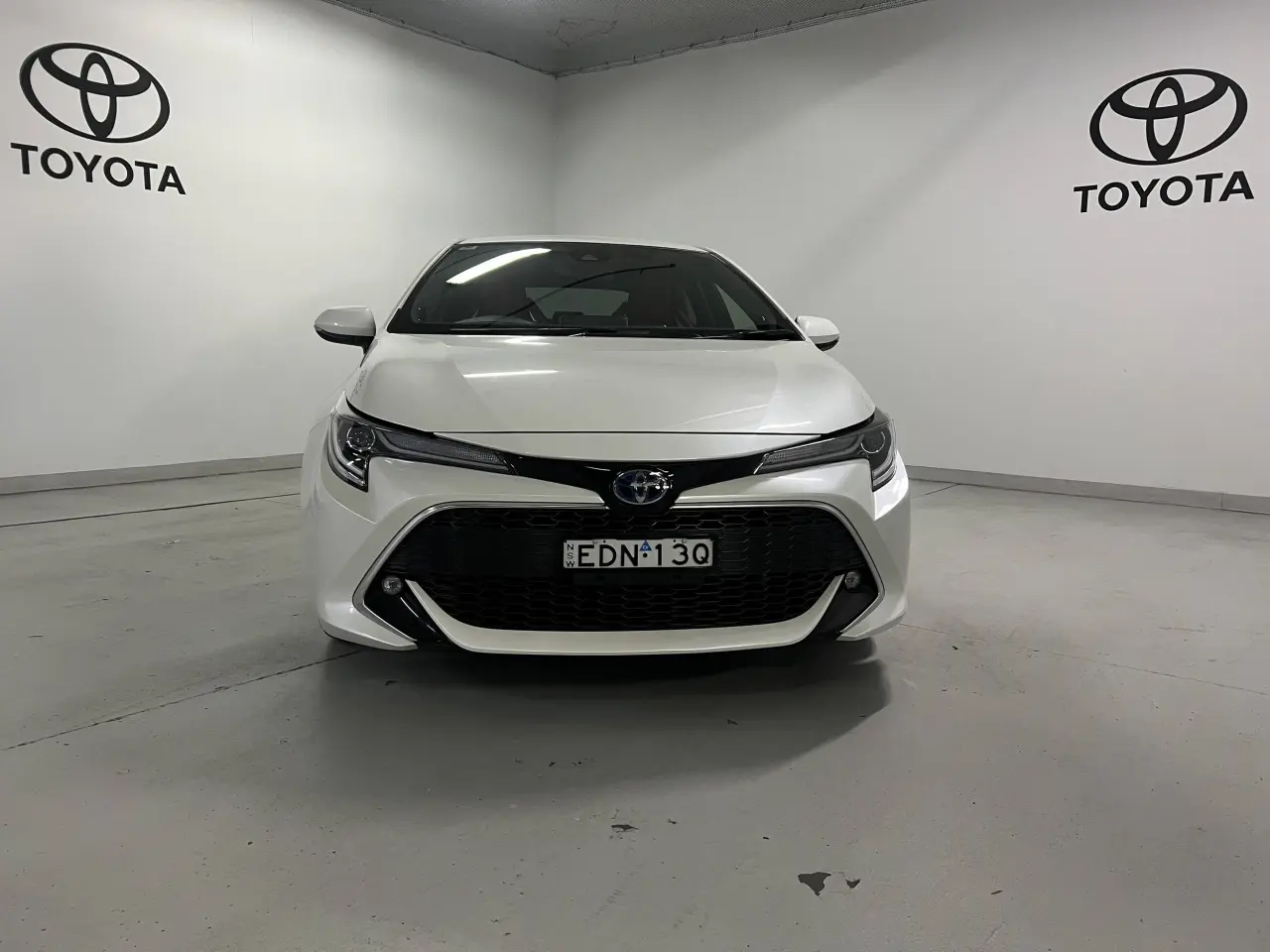 2019 TOYOTA COROLLA Gallery Image 2