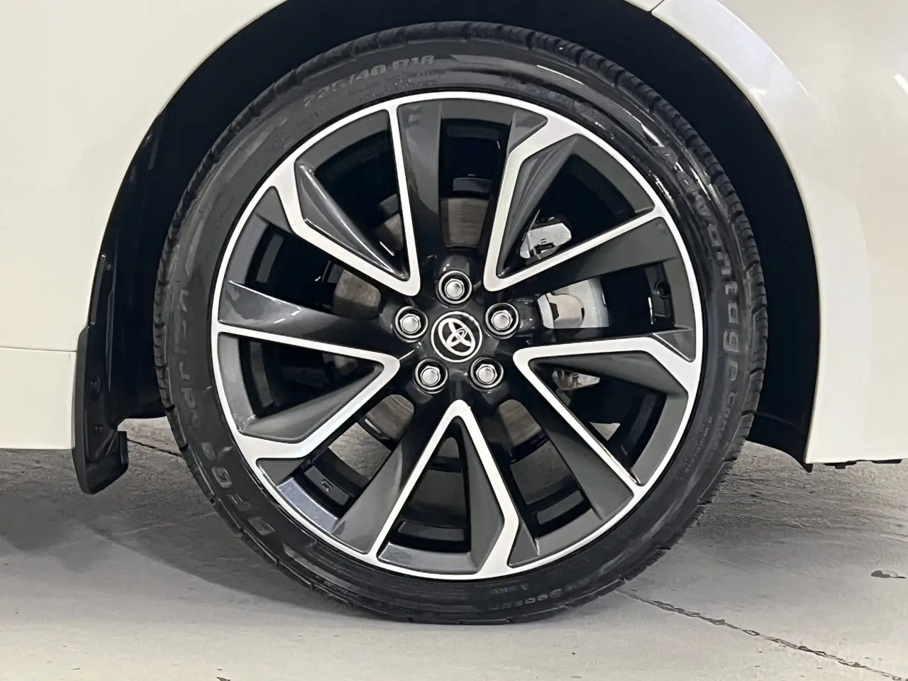 2019 TOYOTA COROLLA Gallery Image 5